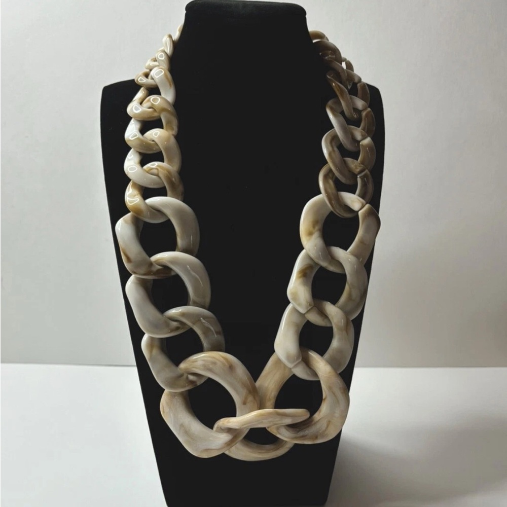 Natasha Elegant Cream Chain Link Necklace